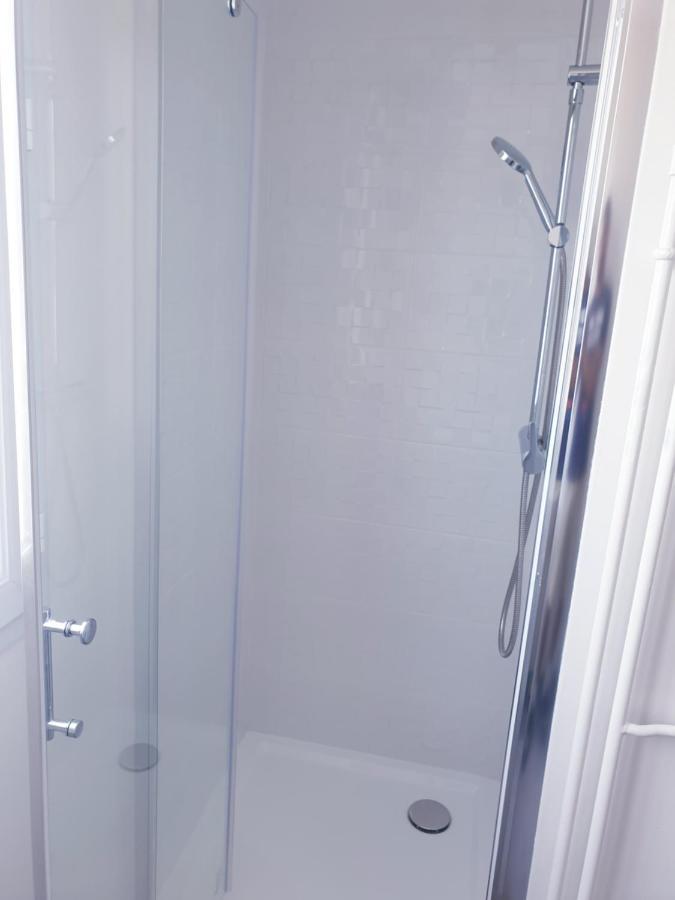 Big Flat Sea Vieuw 95 M2 5 Near Airport 5 Min Train 3 Min And Tram On Site, 7 Min, 2 Showers And 2 Toilets , Neuf Grand 95 M2 5 Proche Aeroport 5 Min Train 3 Min Et Tramway Sur Place, 7 Min 2 Douches Et 2 Wc Vue * Nice