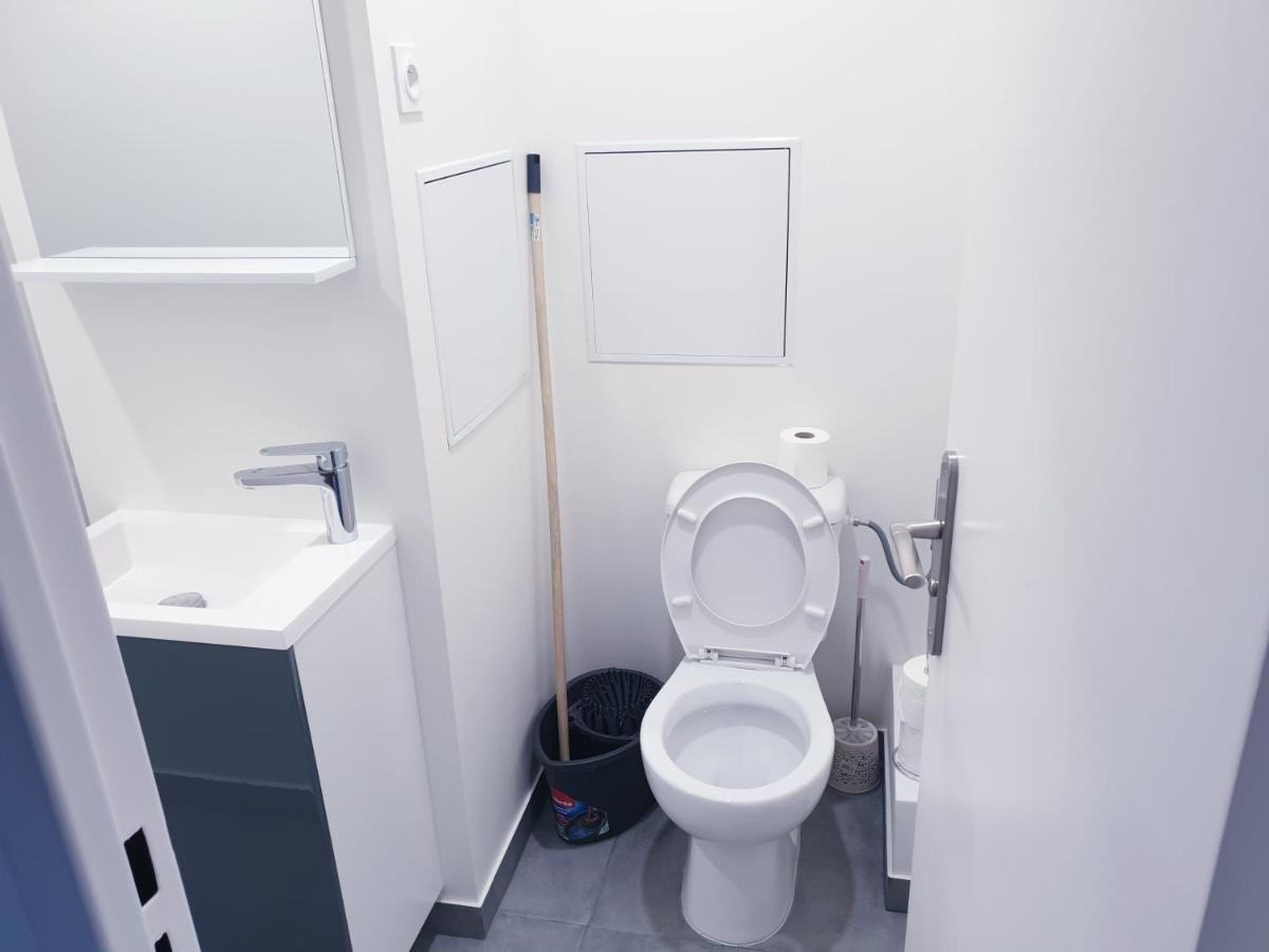 Big Flat Sea Vieuw 95 M2 5 Near Airport 5 Min Train 3 Min And Tram On Site, 7 Min, 2 Showers And 2 Toilets , Neuf Grand 95 M2 5 Proche Aeroport 5 Min Train 3 Min Et Tramway Sur Place, 7 Min 2 Douches Et 2 Wc Vue * Nice