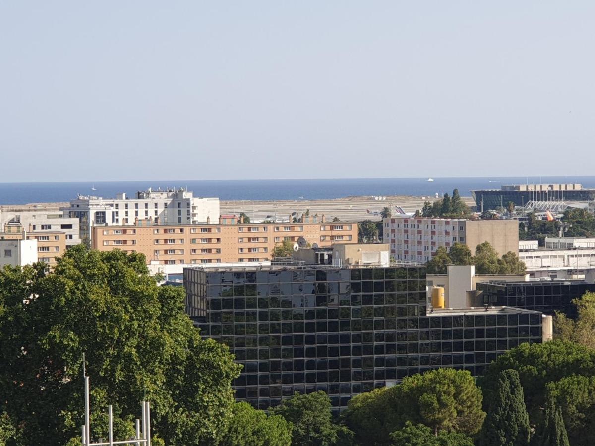 Big Flat Sea Vieuw 95 M2 5 Near Airport 5 Min Train 3 Min And Tram On Site, 7 Min, 2 Showers And 2 Toilets , Neuf Grand 95 M2 5 Proche Aeroport 5 Min Train 3 Min Et Tramway Sur Place, 7 Min 2 Douches Et 2 Wc Vue Bed & Breakfast *