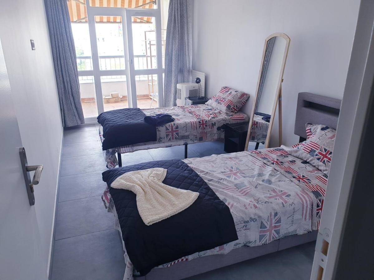 Big Flat Sea Vieuw 95 M2 5 Near Airport 5 Min Train 3 Min And Tram On Site, 7 Min, 2 Showers And 2 Toilets , Neuf Grand 95 M2 5 Proche Aeroport 5 Min Train 3 Min Et Tramway Sur Place, 7 Min 2 Douches Et 2 Wc Vue * Nizza