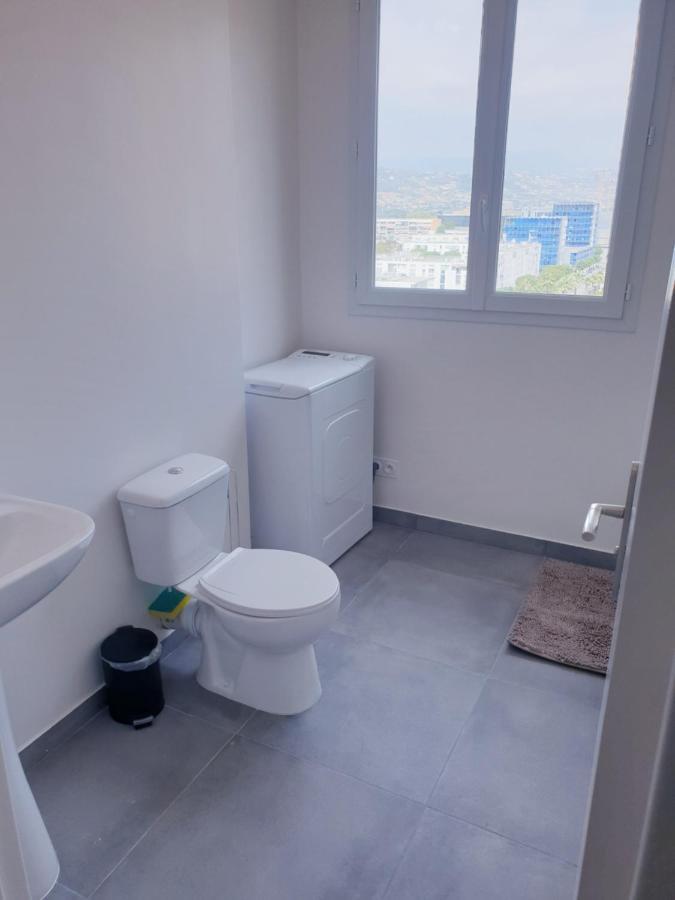 Big Flat Sea Vieuw 95 M2 5 Near Airport 5 Min Train 3 Min And Tram On Site, 7 Min, 2 Showers And 2 Toilets , Neuf Grand 95 M2 5 Proche Aeroport 5 Min Train 3 Min Et Tramway Sur Place, 7 Min 2 Douches Et 2 Wc Vue Nizza