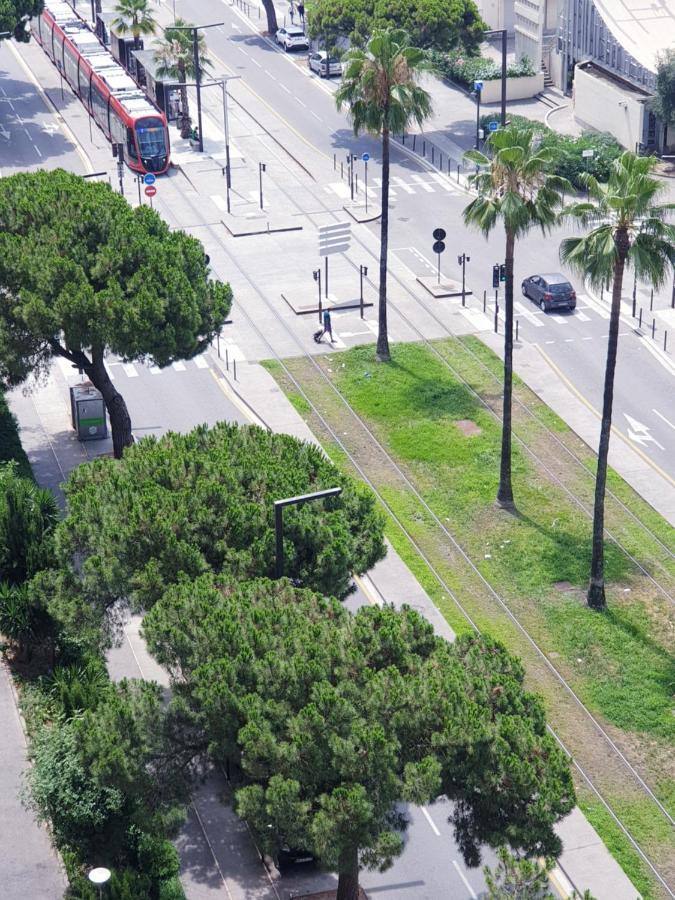 Big Flat Sea Vieuw 95 M2 5 Near Airport 5 Min Train 3 Min And Tram On Site, 7 Min, 2 Showers And 2 Toilets , Neuf Grand 95 M2 5 Proche Aeroport 5 Min Train 3 Min Et Tramway Sur Place, 7 Min 2 Douches Et 2 Wc Vue Bed & Breakfast Nizza